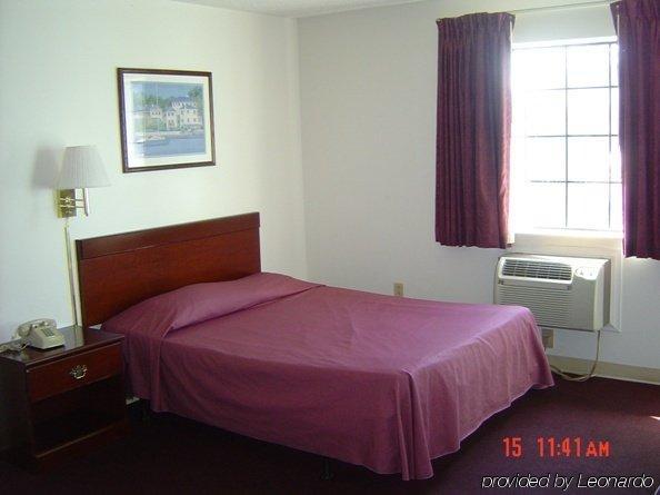 Savannah Garden Inn Room photo