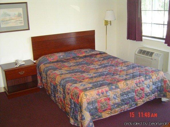 Savannah Garden Inn Room photo
