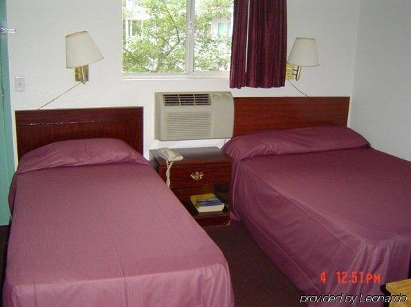 Savannah Garden Inn Room photo